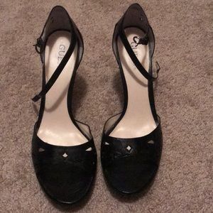 Size 9 Guess heels